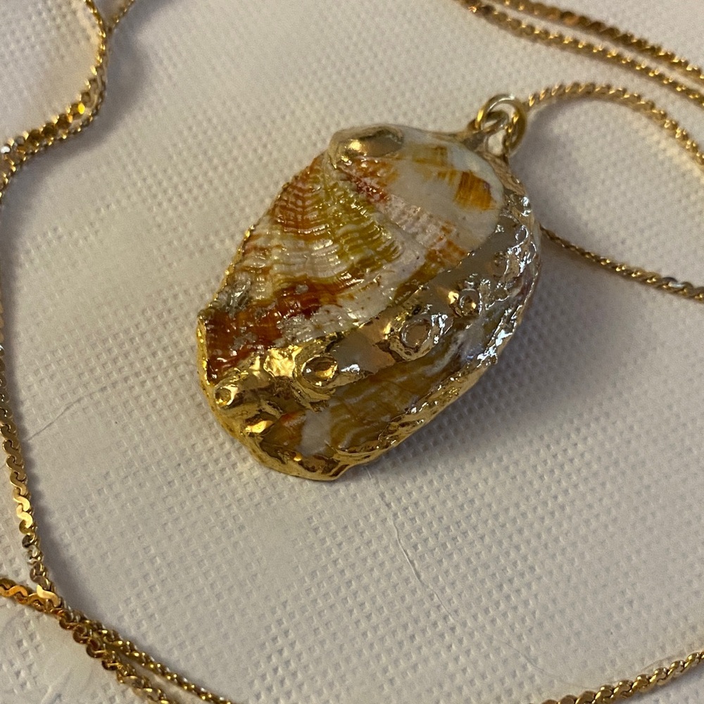 Elegant Gold-Dipped Real Shell Pendant Necklace - image 8